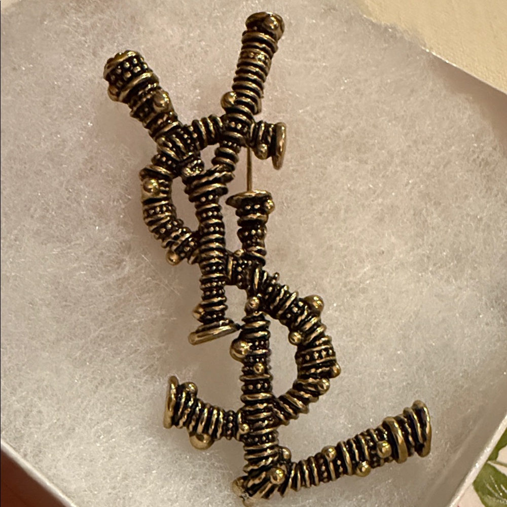 Fashion Jewelry Gold Brooch - Picture 4 of 8